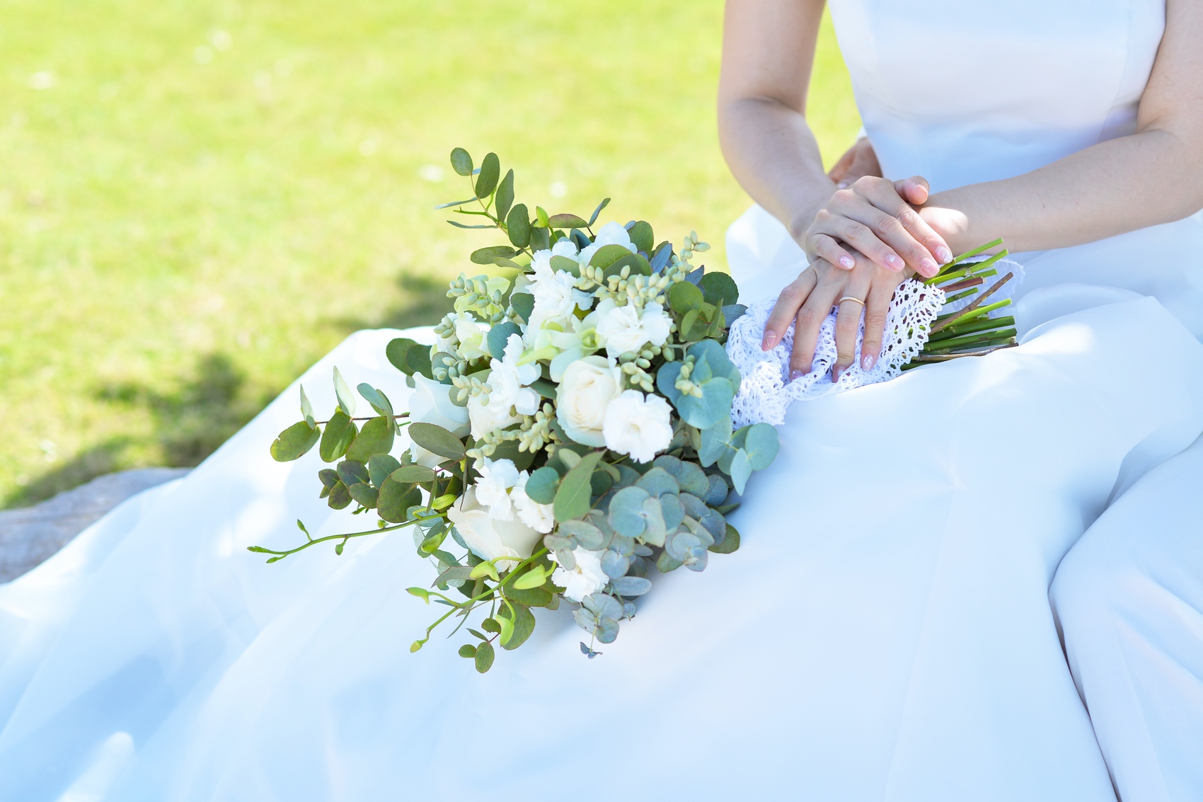 ホワイト&ユーカリブーケ