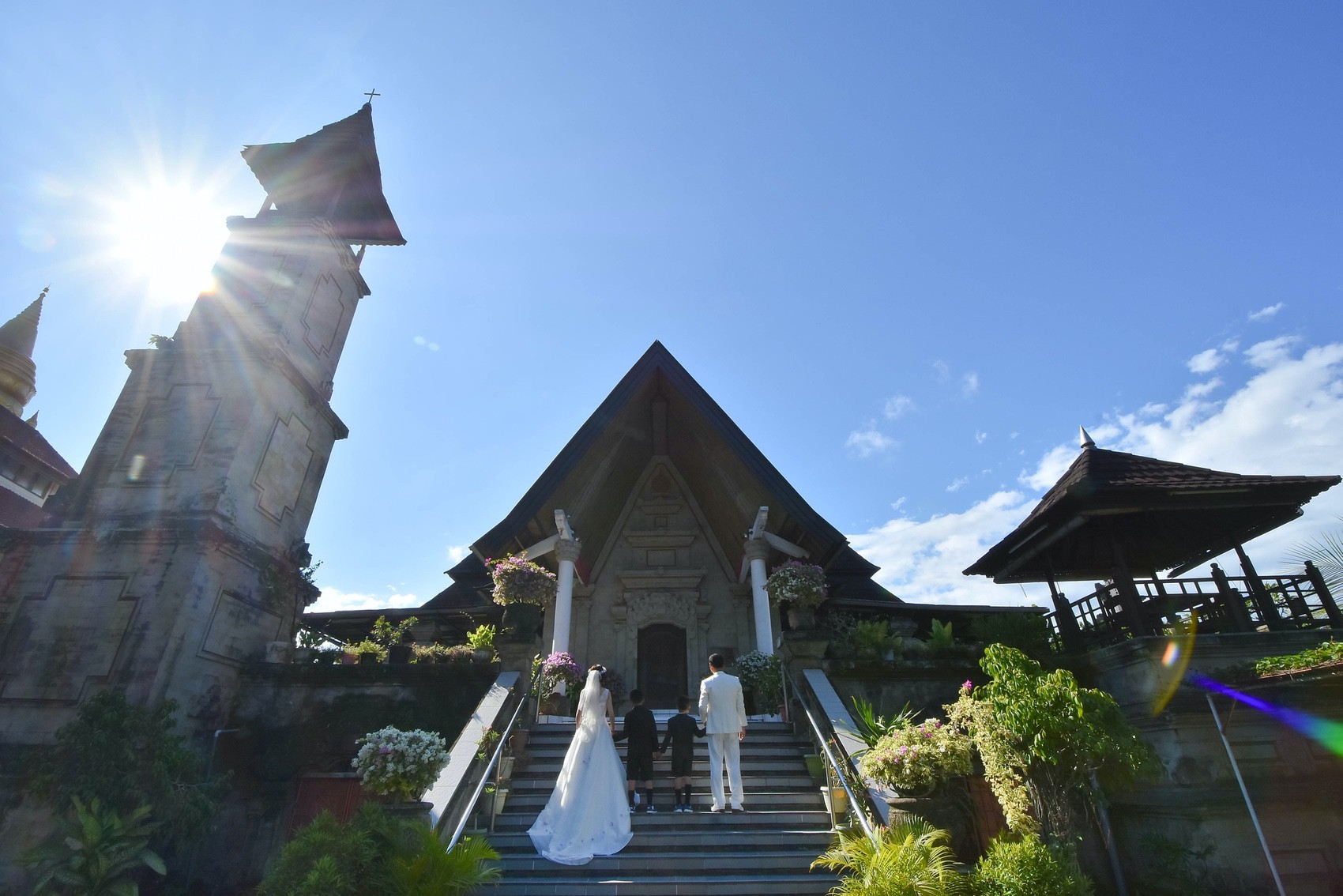 ヌサドゥア教会の階段