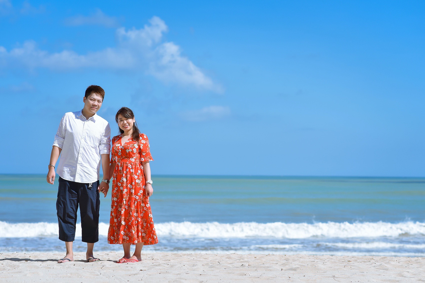 ビーチでカップルフォト