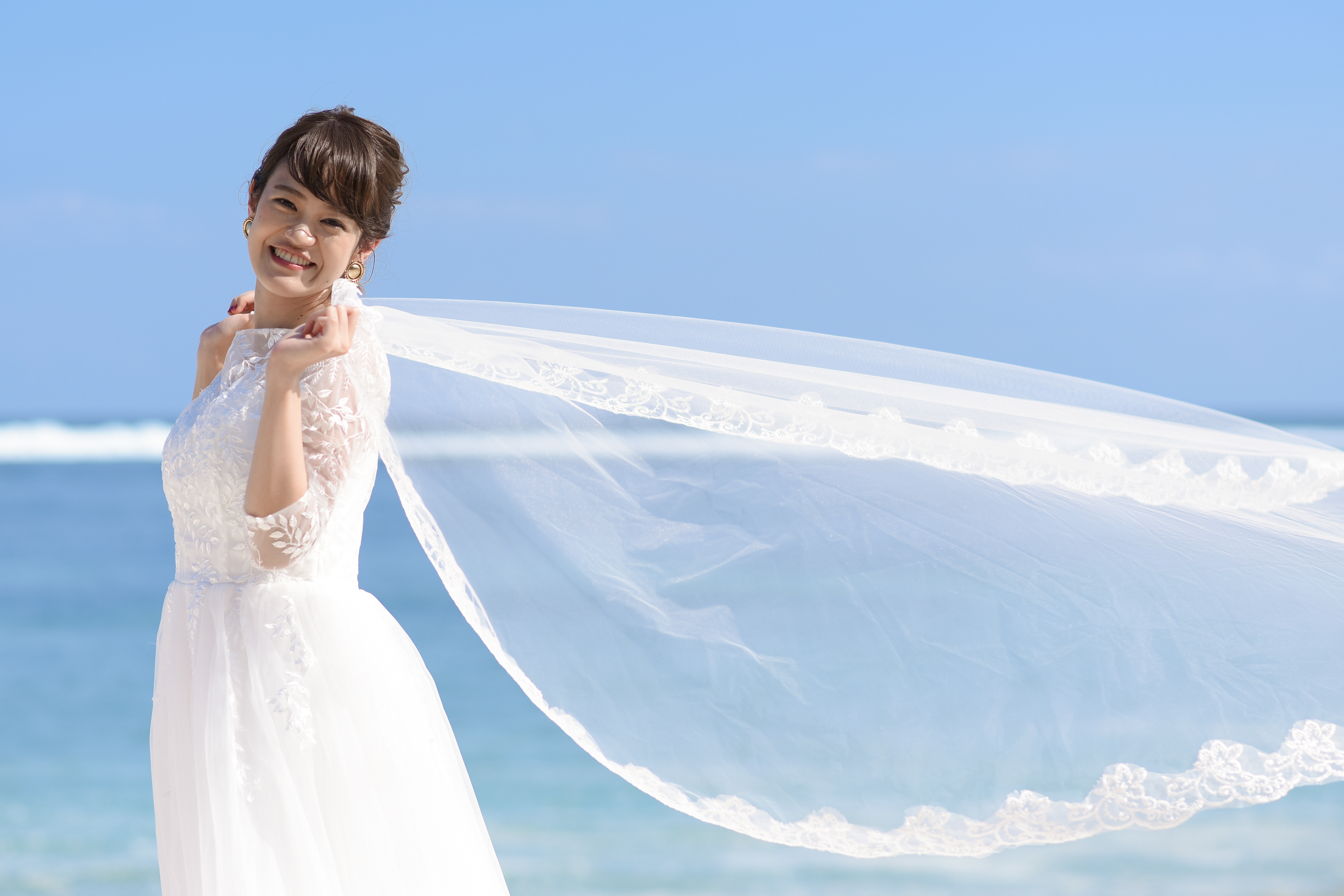 ベールなびかせ