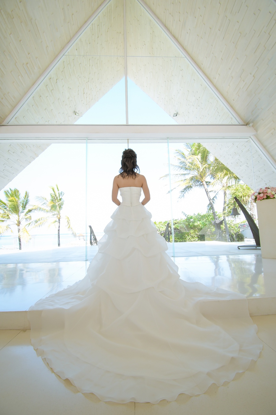 花嫁様のバックショット